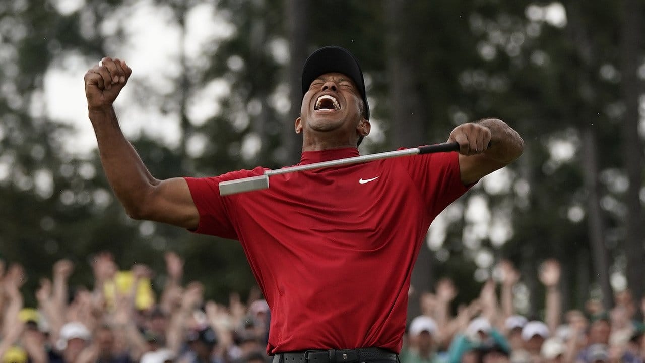 Tiger Woods jubelt über seinen Triumph in Augusta.