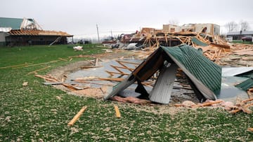 Was bleibt sind zerstörte Häuser: Der Nationale Wetterdienst warnte in dem Gebiet zwischen dem Bundesstaat New York und dem Norden South Carolinas vor Tornados.