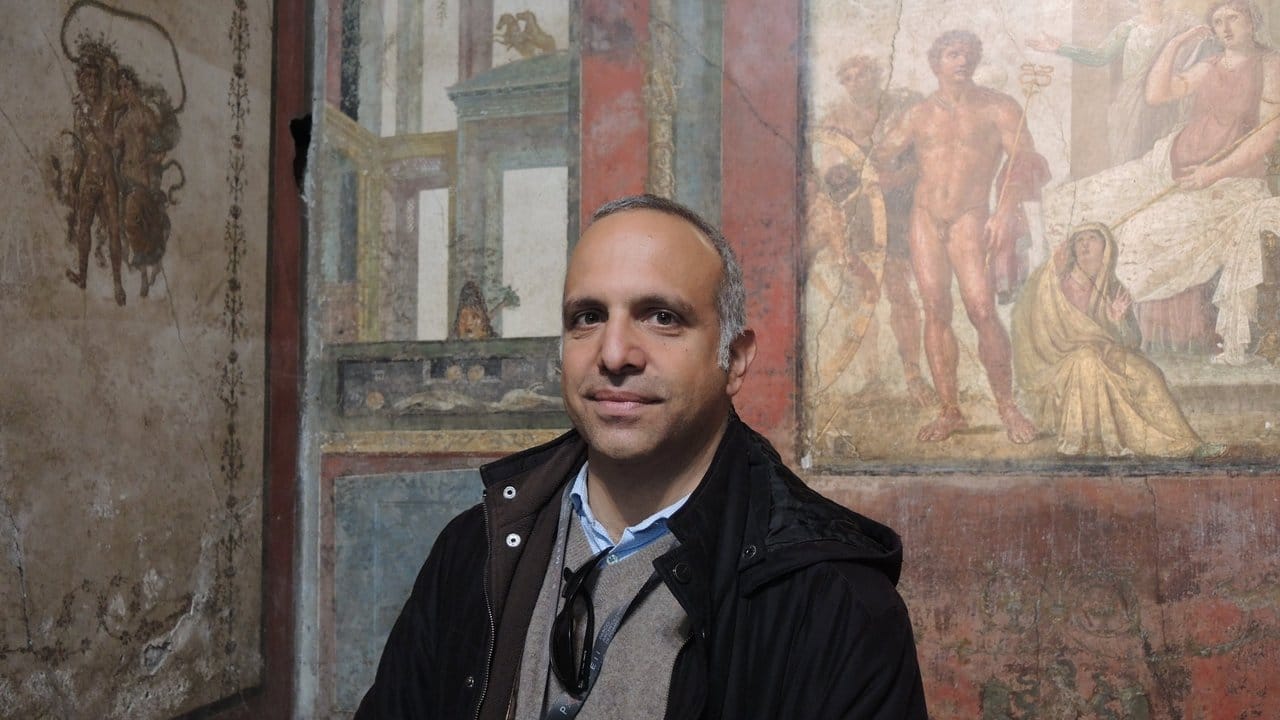 Der italienische Archäologe Francesco Muscolino in einem Raum im Archäologischen Park Pompeji.