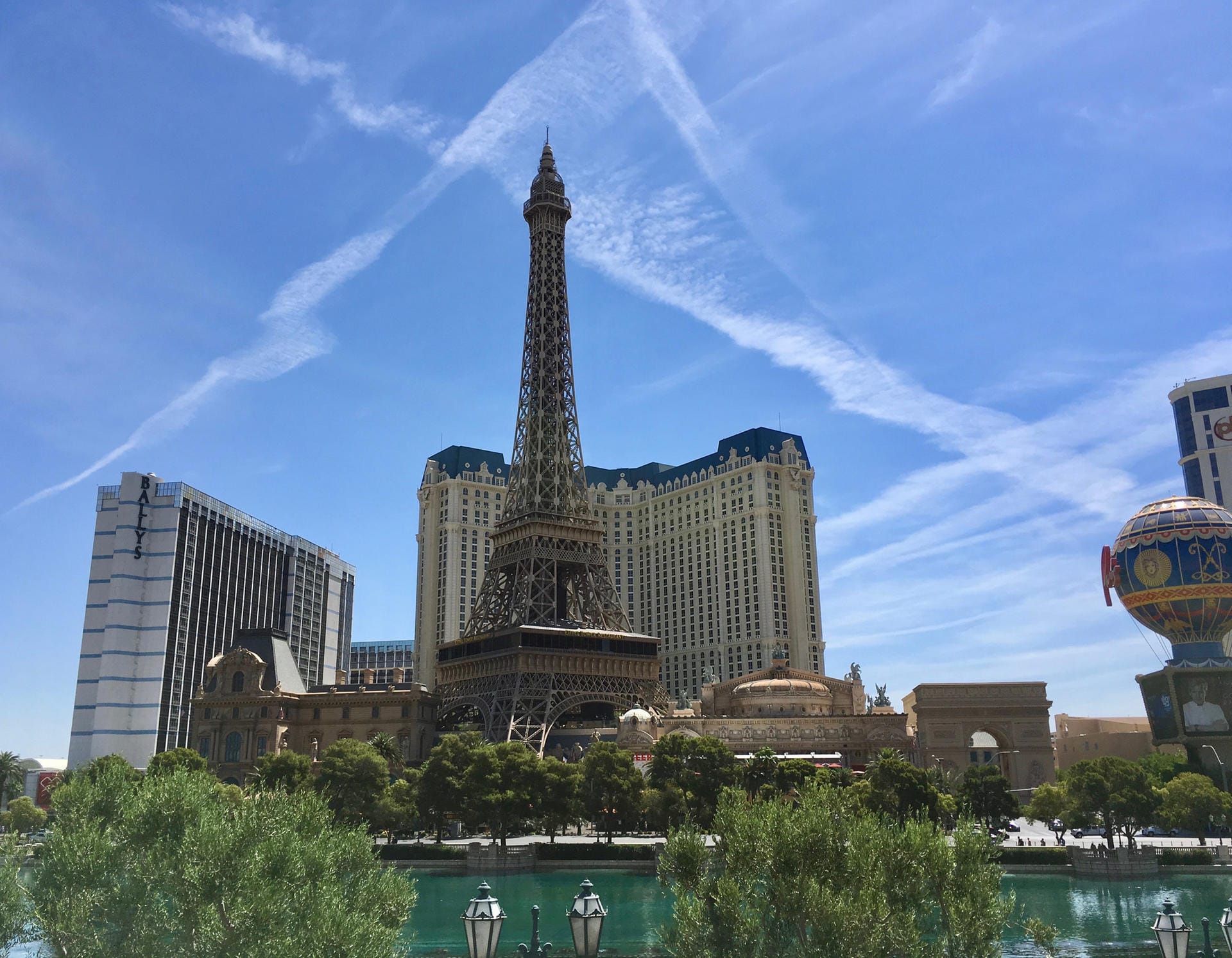 Kopie des Eiffelturms: In der Nähe des "Venetian Resort Hotel Casino" steht eine Kopie des Eiffelturms – mitten in Las Vegas.