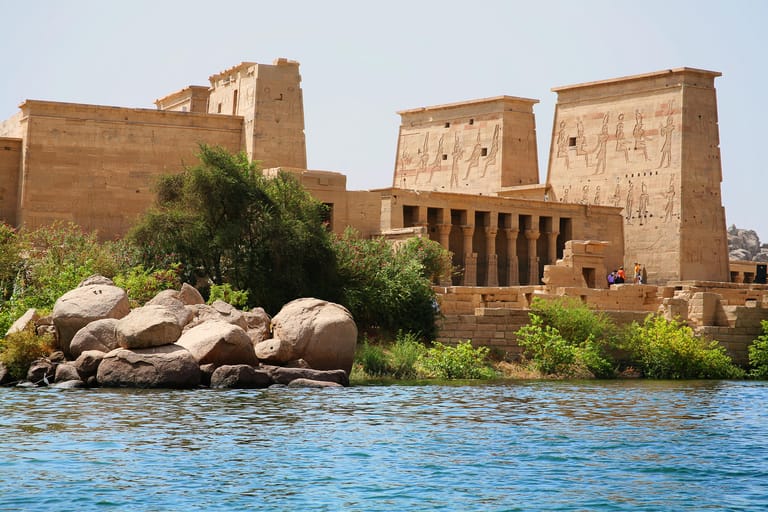 Tempel von Philae: Der Tempel von Philae liegt südlich von Assuan am Nil und hat eine Fläche von über 500 Fußballfeldern.