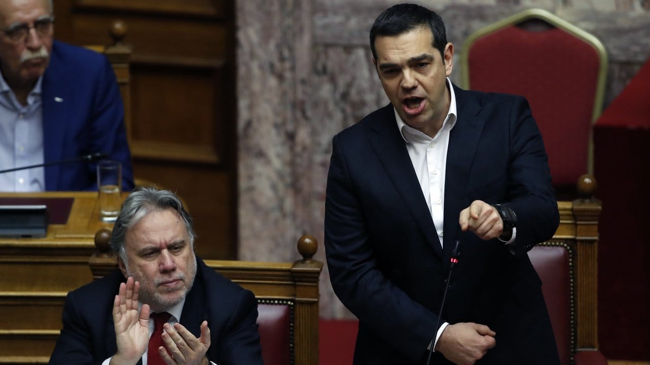 Das griechische Parlament in Athen debattiert den künftigen Umgang mit Reparationsforderungen an Deutschland.