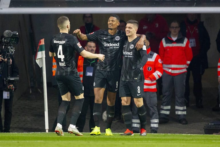 Eintracht Frankfurt: Die Hessen um Ante Rebic, Sebastian Haller und Luka Jovic (v. li.) spielen noch gegen Mainz 05 (33. Spieltag, Heim) und zum Saisonfinale beim FC Bayern München (34. Spieltag).