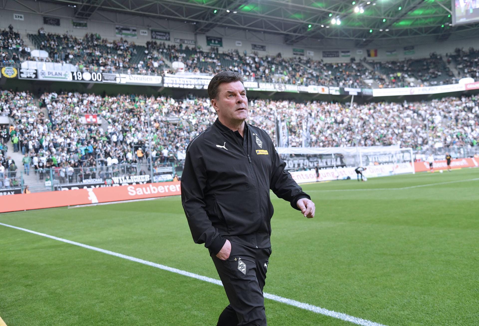 Borussia Mönchengladbach: Die Abschiedstour von Trainer Dieter Hecking endet gegen Borussia Dortmund (34. Spieltag, Heim).
