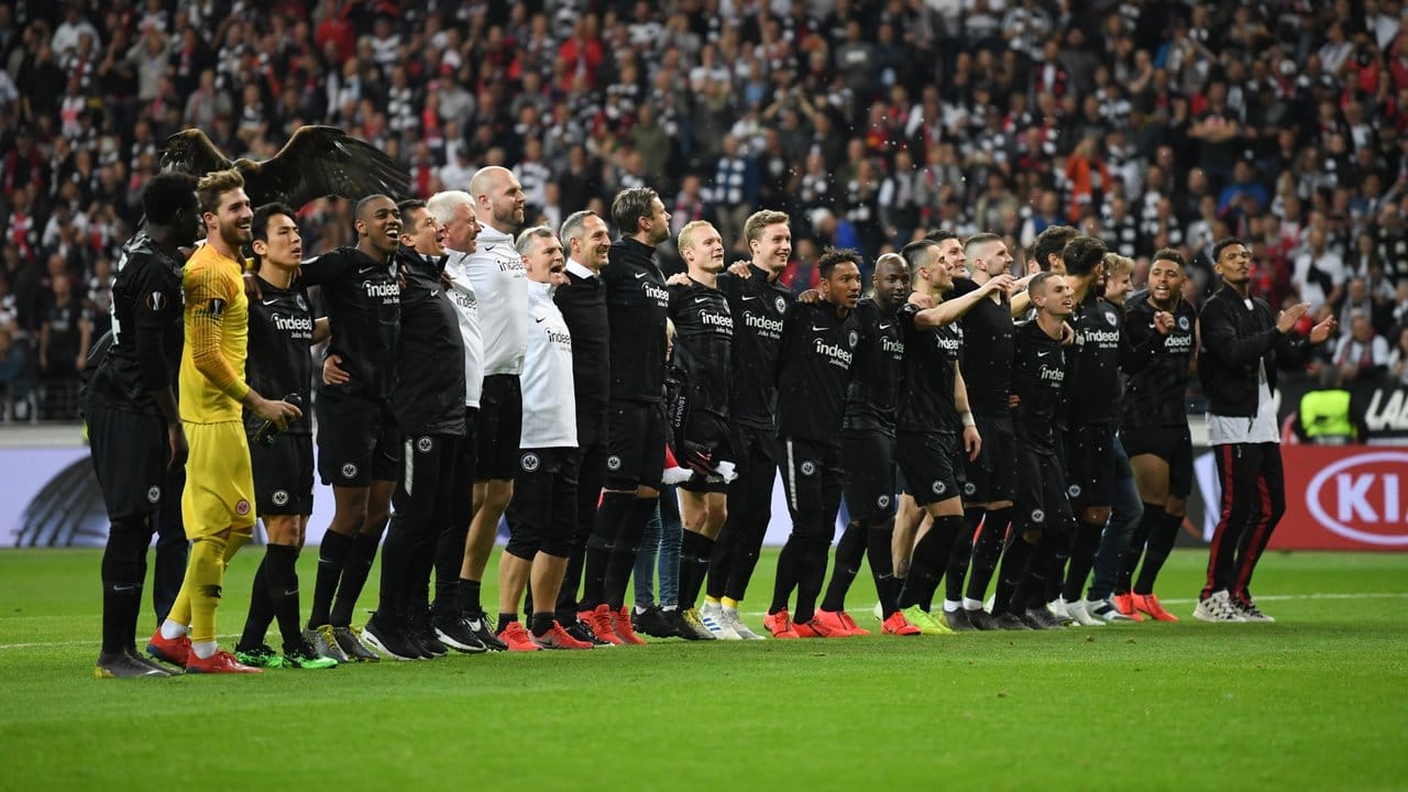 Die Frankfurter feierten ausgelassen den Sieg gegen Benfica Lissabon.