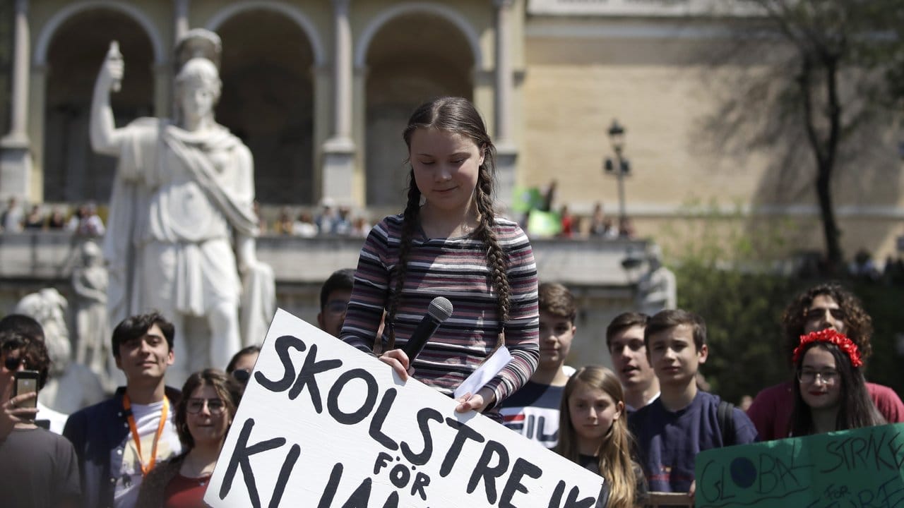 Klimaaktivistin Greta Thunberg nimmt in Rom an einer "Fridays for Future"-Demonstration teil.