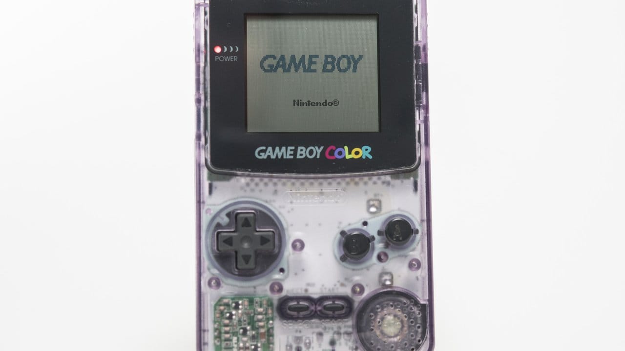 Zeigt, was drin steckt: Dieser Game Boy Color hat eine transparente Hülle.