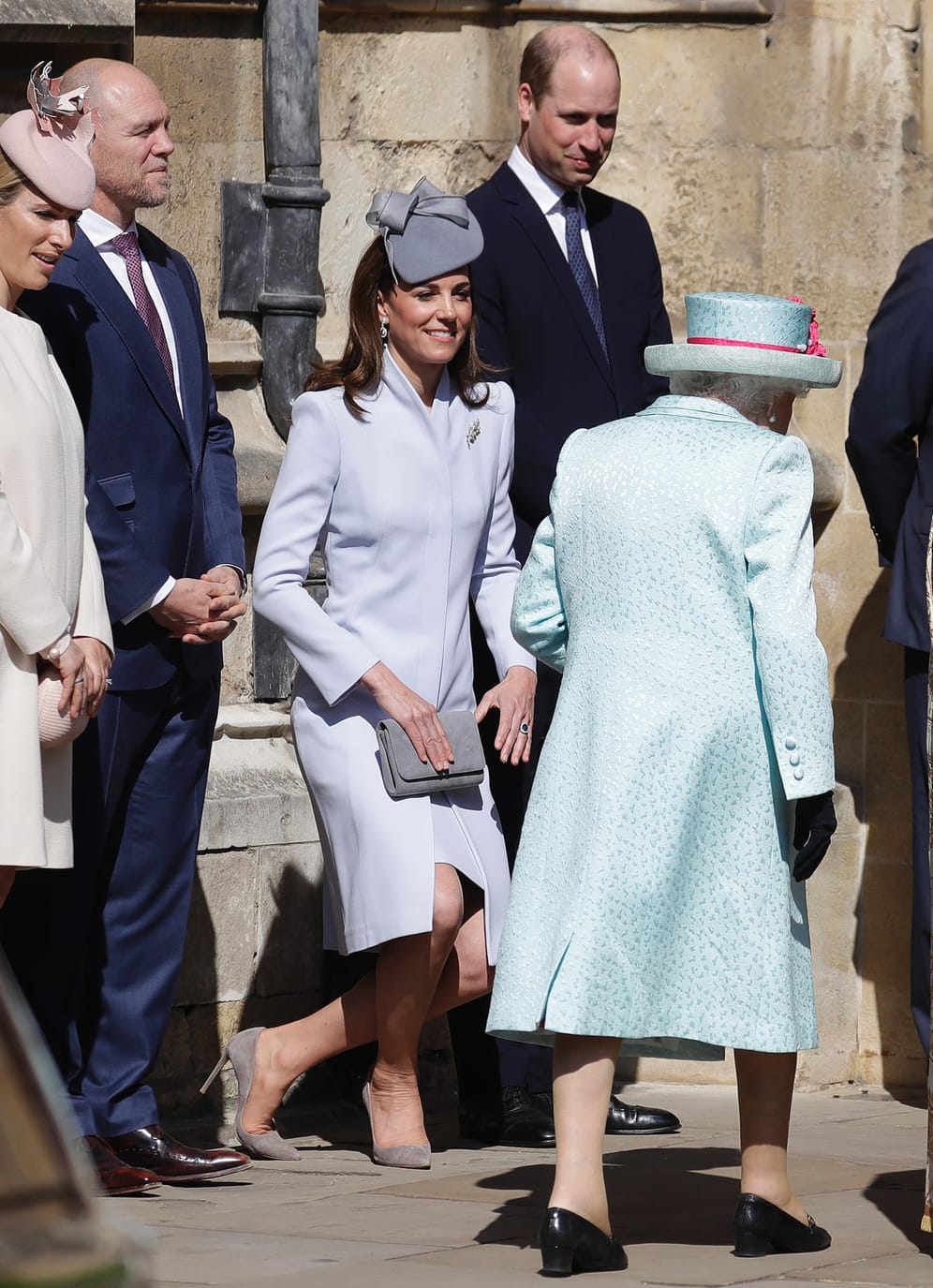 Auch Herzogin Kate muss vor der Queen knicksen.