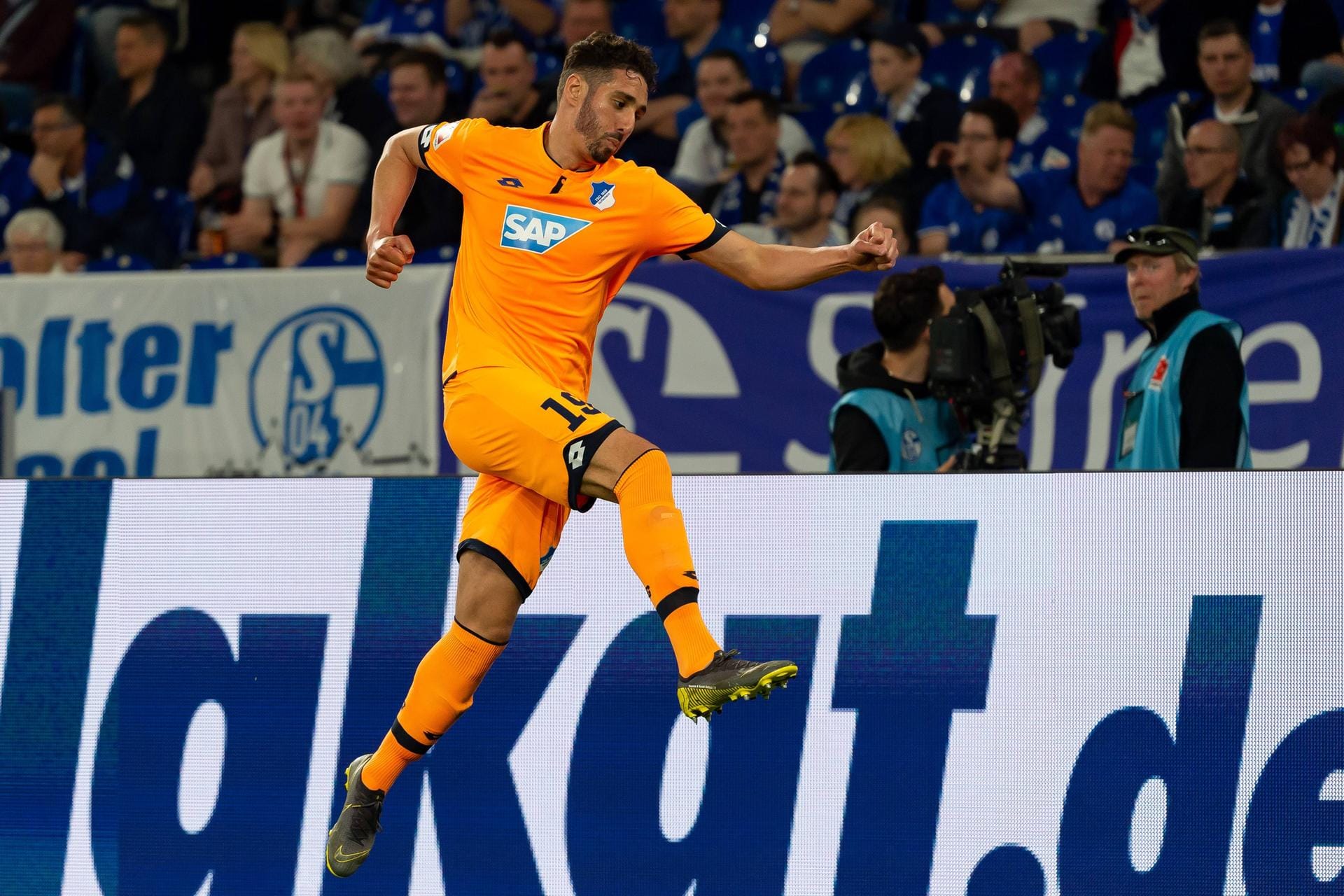 Ishak Belfodil: Die Dreierkette von Schalke bekam ihn nicht in den Griff. Immer wieder ging Hoffenheims Mittelstürmer in die Halbräume oder driftete auf den rechten Flügel und sorgte so für Abstimmungsschwierigkeiten beim Gegner.