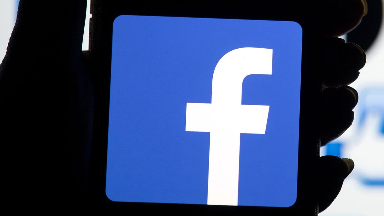 Facebook bereitet sich mit einer Milliarden-Rückstellung auf Konsequenzen aus den jüngsten Datenschutz-Skandalen vor.