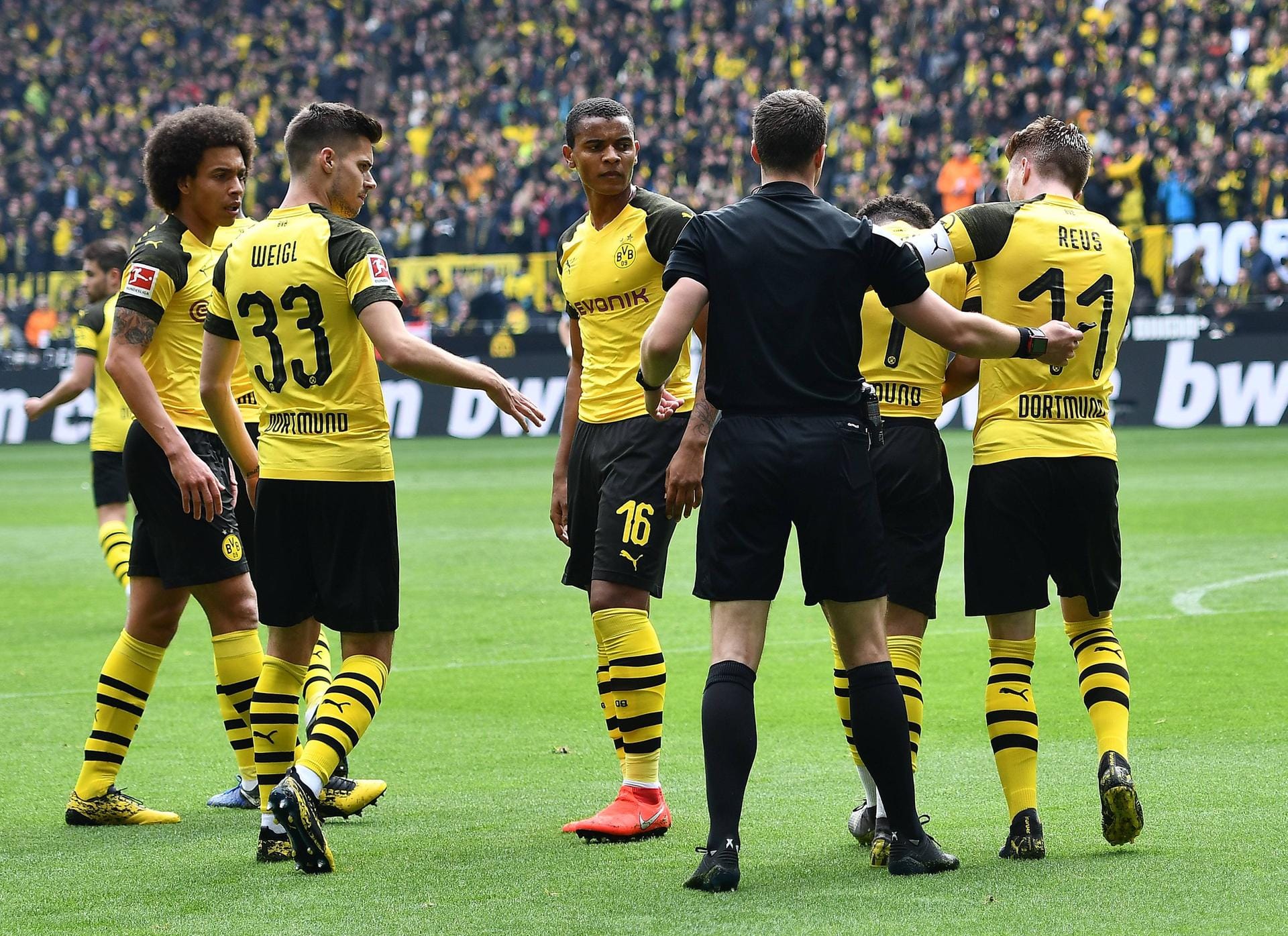 Aftonbladet (Schweden): "Dortmund hat wohl den Titel verloren nach Niederlage im Chaos-Match"