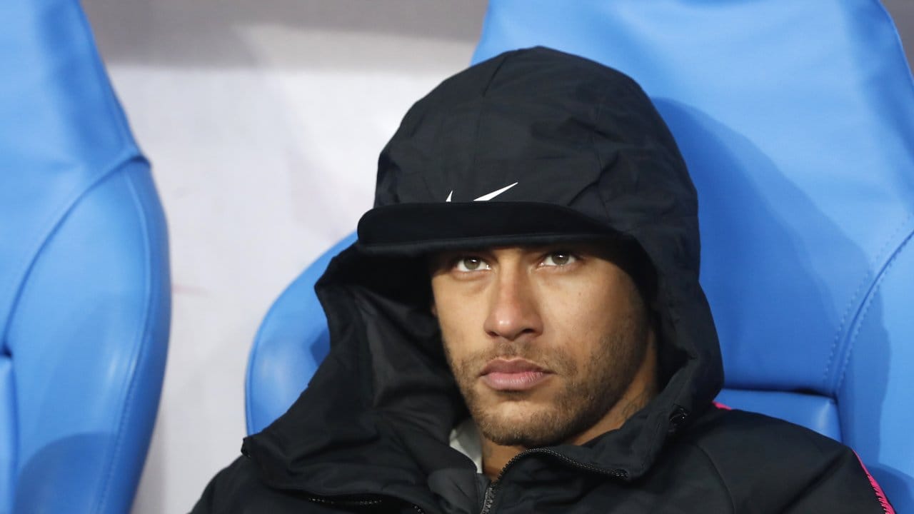 Neymar ist bei dem Pokalspiel durch eine handgreifliche Aktion unangenehm aufgefallen.