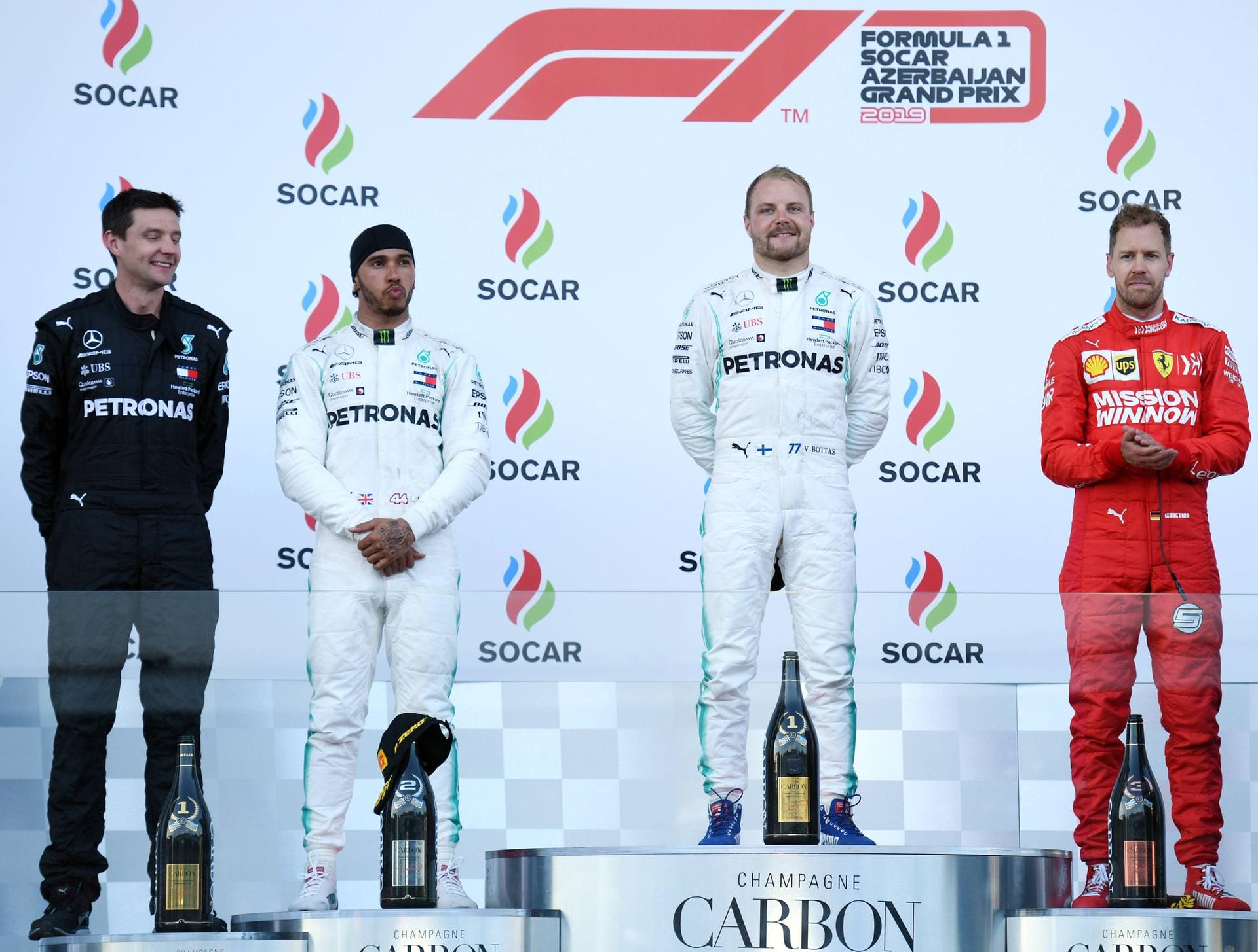 Helsingin Sanomat (Finnland): "Die Formel-1-Saison gehört bald Mercedes, wenn Ferrari nicht langsam hilft. (...) Bottas hat keine Fehler gemacht, denn ansonsten wäre Hamilton Sieger gewesen. Seine Körpersprache erinnerte an Nico Rosberg, als er als Teamkollege von Hamilton Weltmeister wurde." Helsingin Sanomat (Finnland): "Die Formel-1-Saison gehört bald Mercedes, wenn Ferrari nicht langsam hilft. (...) Bottas hat keine Fehler gemacht, denn ansonsten wäre Hamilton Sieger gewesen. Seine Körpersprache erinnerte an Nico Rosberg, als er als Teamkollege von Hamilton Weltmeister wurde."