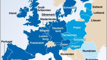 Karte zu Osterweiterungen der EU: Im Jahr 2004 traten Estland, Lettland, Litauen, Polen, Tschechien, Slowakei, Slowenien, Ungarn, Malta und Zypern der EU bei; im Jahr 2007 Bulgarien und Rumänien.