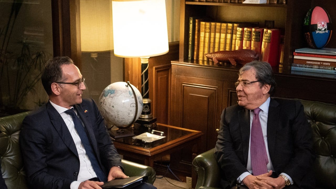 Außenminister Heiko Maas zu Gast bei seinem kolumbianischen Amtskollegen Carlos Holmes Trujillo in Bogota.