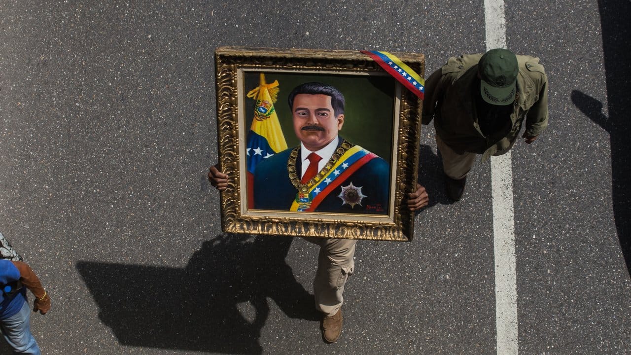 Machkampf in Venezuelas: Staatschef Nicolás Maduro wird von vielen seiner Landsleute weiterhin verehrt.