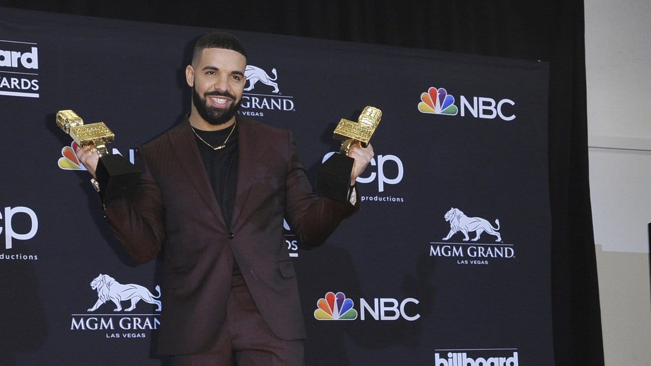 Der kanadische R&B-Star Drake räumte bei den Billboard Music Awards 2019 richtig ab. Der kanadische R&B-Star Drake räumte bei den Billboard Music Awards 2019 richtig ab.