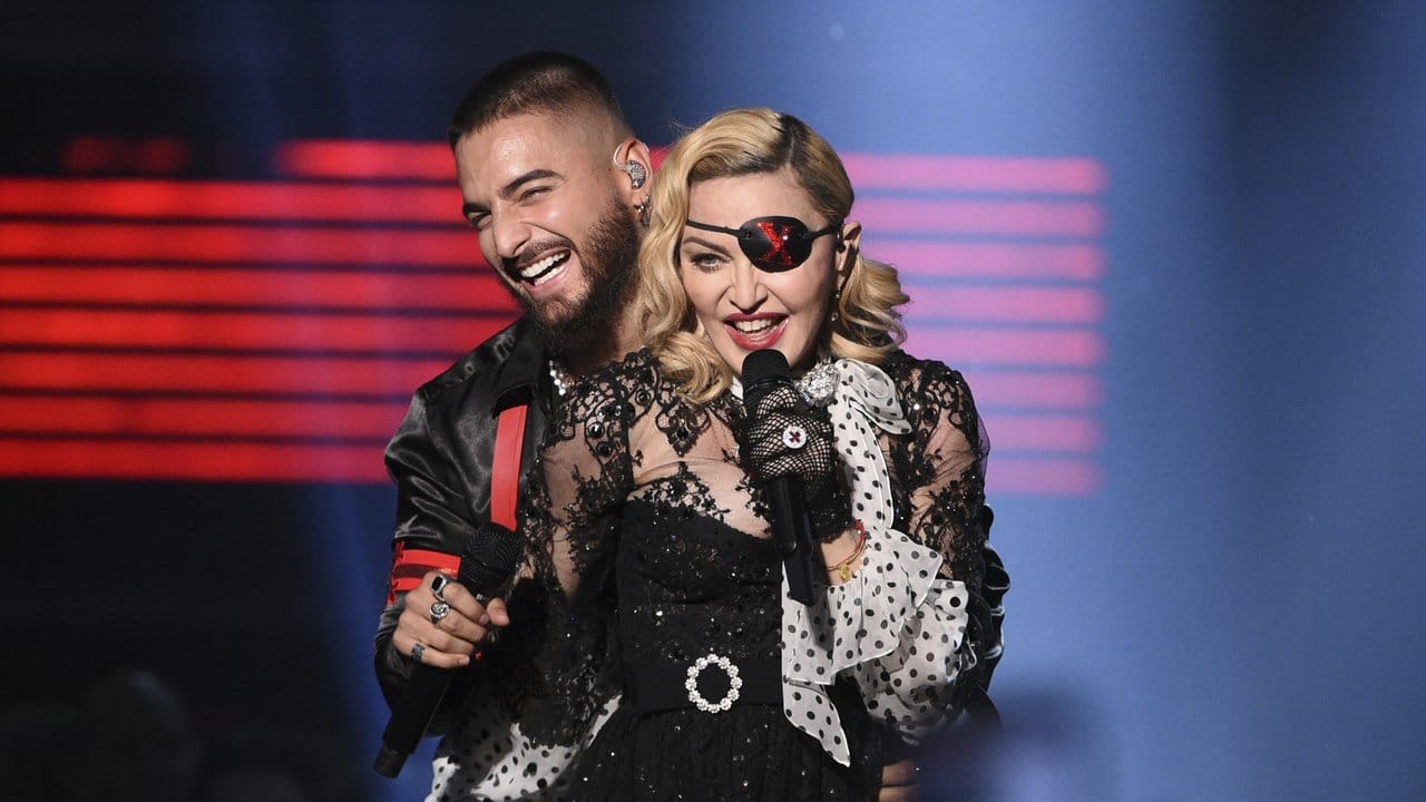 Maluma und Madonna treten bei den Billboard Music Awards in der MGM Grand Garden Arena in Las Vegas auf. Maluma und Madonna treten bei den Billboard Music Awards in der MGM Grand Garden Arena in Las Vegas auf.