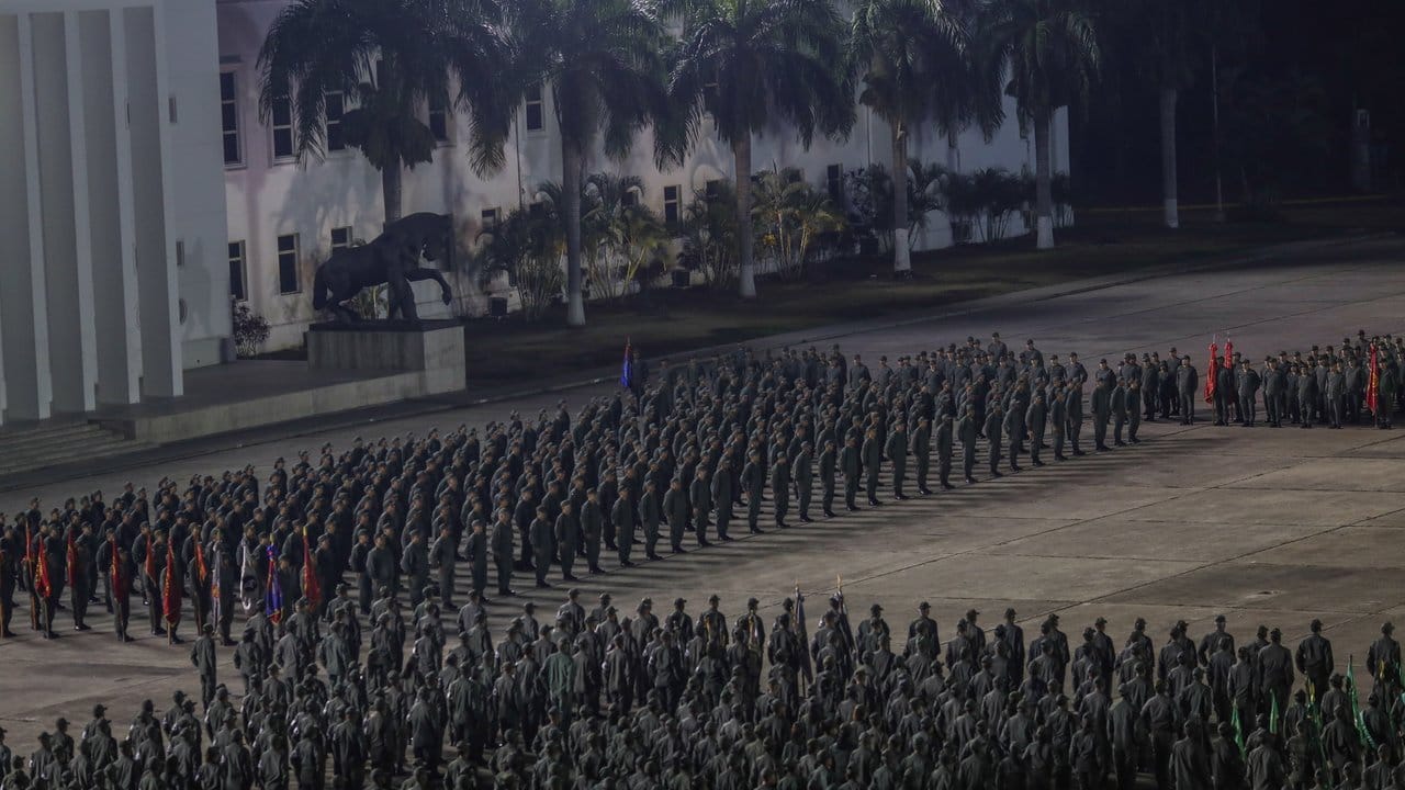 Dieses vom venezolanischen Präsidentenamt zur Verfügung gestellten Bild zeigt Soldaten in der Festung Tiuna.