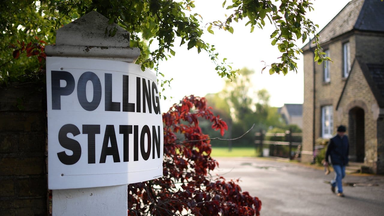 Insgesamt ging es bei den Wahlen in großen Teilen Englands und Nordirlands um über 8000 Sitze lokaler Gremien.