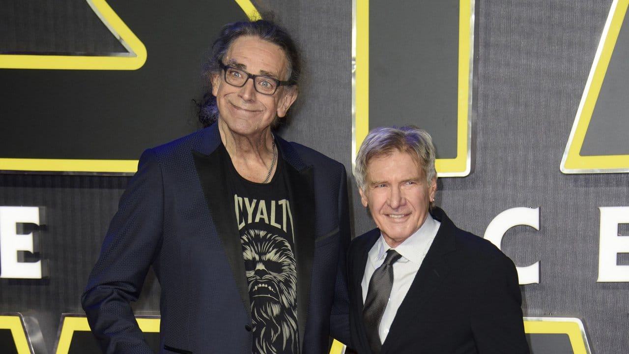 Peter Mayhew (l) und Harrison Ford bei der Europapremiere des Films "Star Wars: The Force Awakens" in London. Peter Mayhew (l) und Harrison Ford bei der Europapremiere des Films "Star Wars: The Force Awakens" in London.