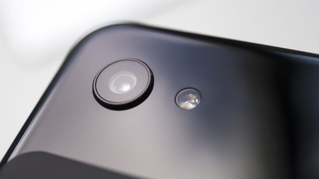 Einzellinse statt Kamerabatterie: Google setzt beim Pixel 3a und 3a XL auf ein einzelne Kamera und ordentlich Software.