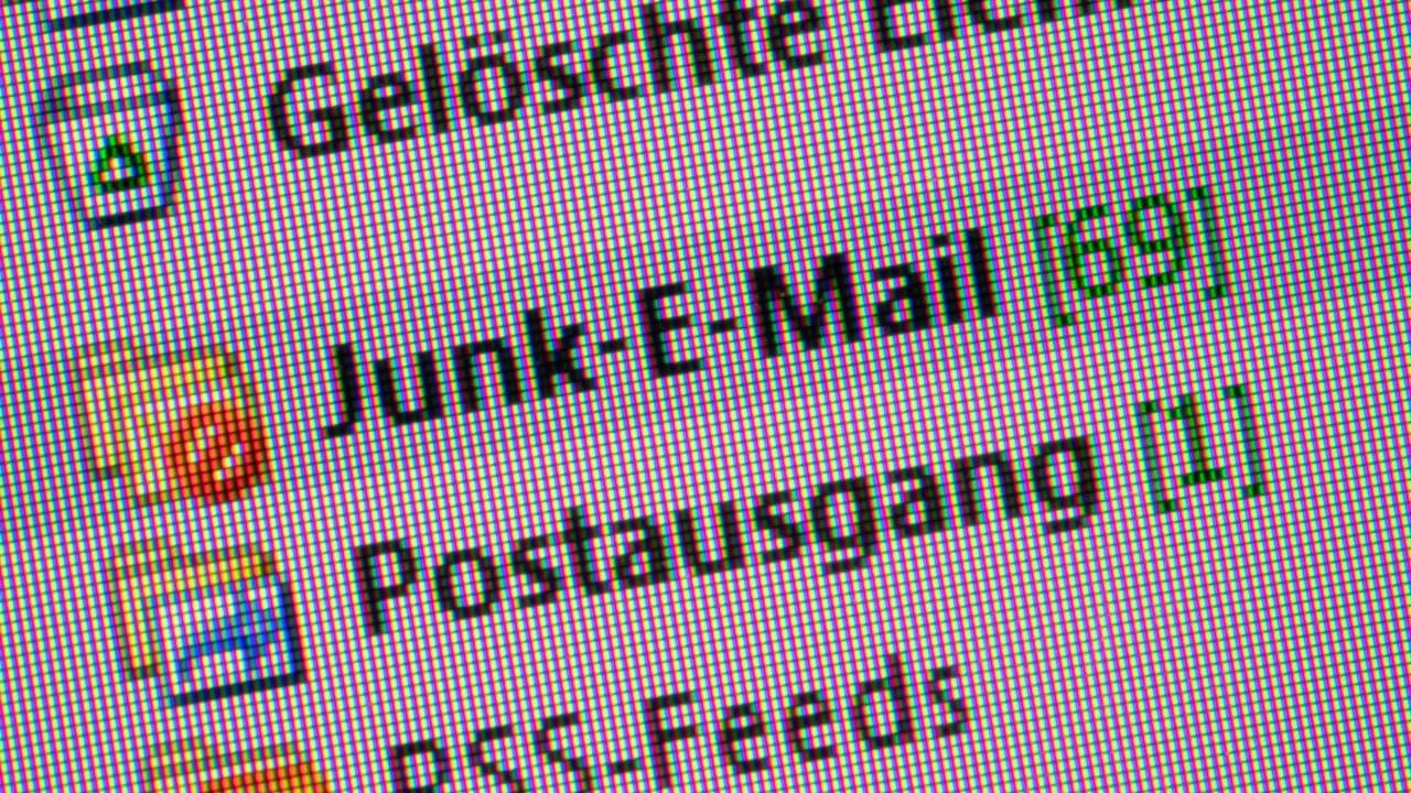 Ein regelmäßiger Blick in den Junk-E-Mail-Ordner lohnt sich.
