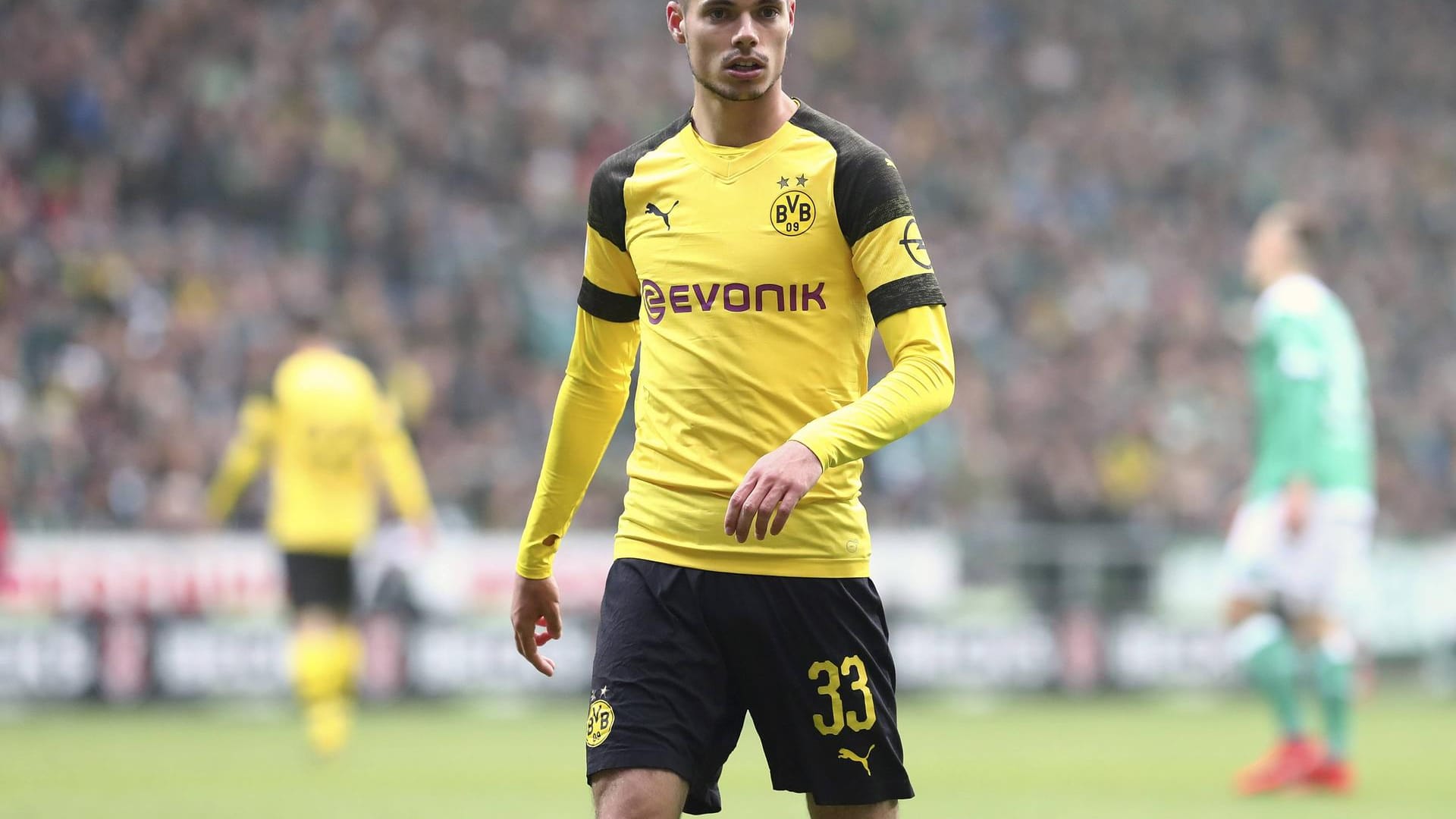 Die Ersatzrolle ist zu wenig für die Ansprüche von Julian Weigl. Der frühere Nationalspieler durfte unter Favre nur als Ersatz in der Innenverteidigung ran, liebäugelte schon in der Winterpause mit einem Wechsel. Angebliche Interessenten: Paris Saint-Germain, Manchester City und Tottenham.