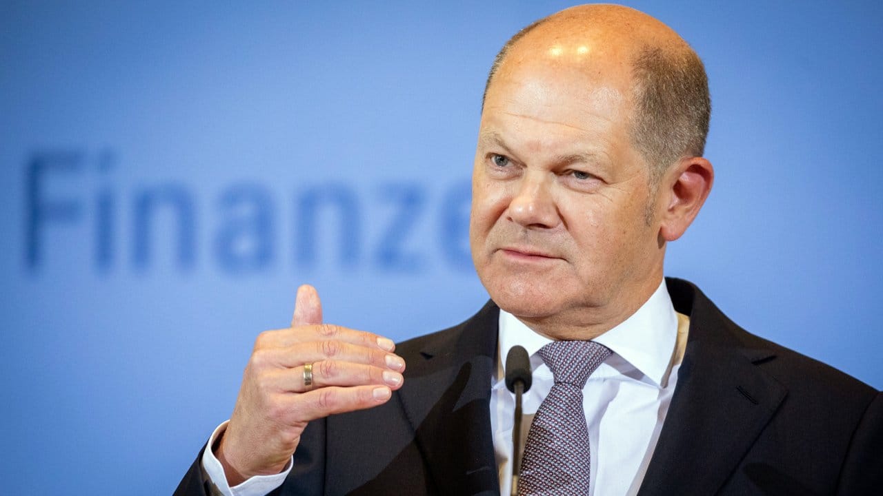Olaf Scholz (SPD) legt die Ergebnisse der neuen deutschen Steuerschätzung vor.
