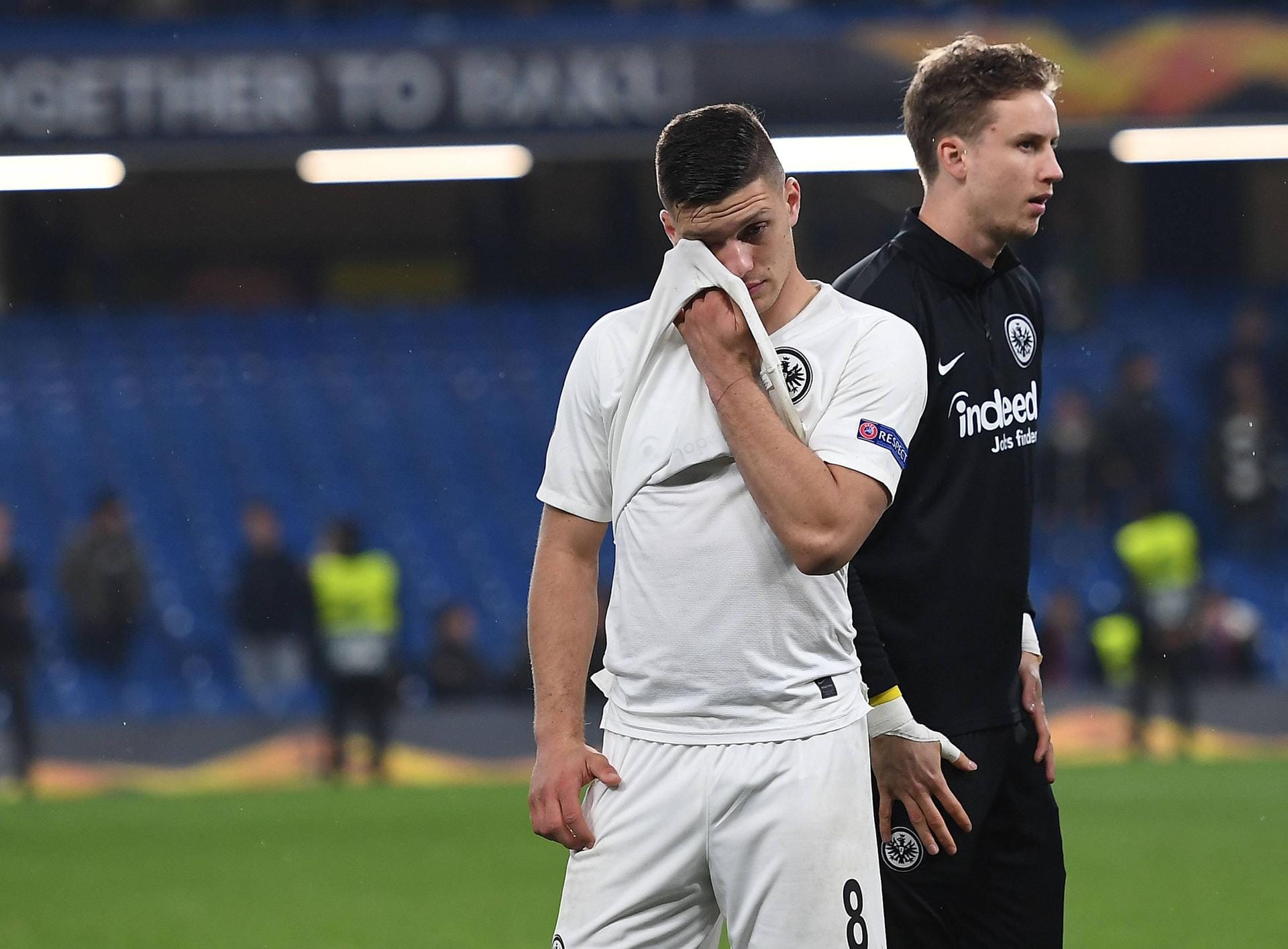 La Repubblica (Italien): "Wie in der Champions League gibt es auch in der Europa League ein rein englisches Finale. Im Elfmeterschießen haben Sarris Männer den Widerstand der Eintracht gebrochen. Es ist das erste Mal, dass sich vier Teams aus demselben Land für das Endspiel der beiden Europapokale qualifiziert haben." La Repubblica (Italien): "Wie in der Champions League gibt es auch in der Europa League ein rein englisches Finale. Im Elfmeterschießen haben Sarris Männer den Widerstand der Eintracht gebrochen. Es ist das erste Mal, dass sich vier Teams aus demselben Land für das Endspiel der beiden Europapokale qualifiziert haben."