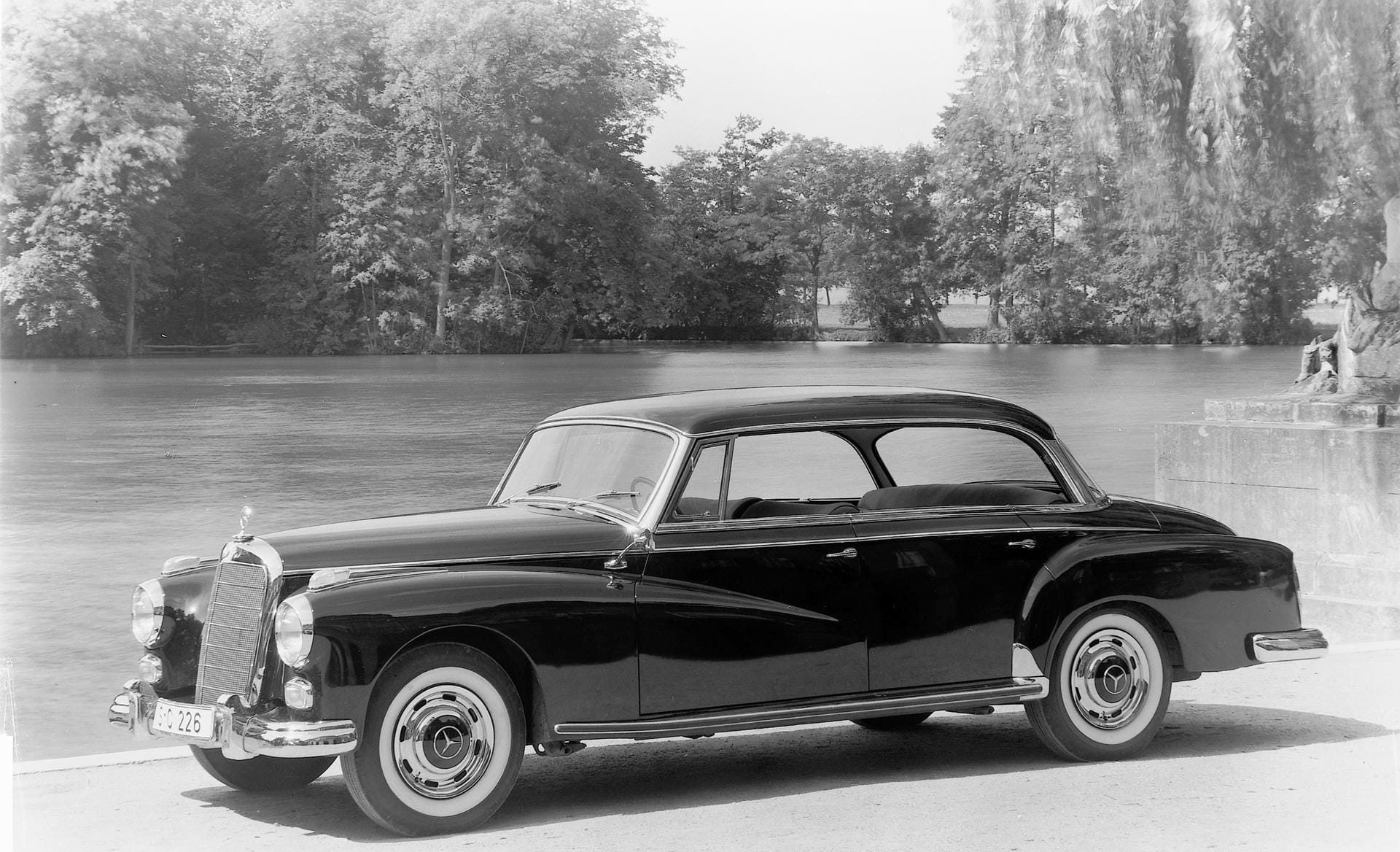 Handarbeit gefragt: Komfortabel war das größte deutsche Auto zwar für den Kanzler – aber nicht für dessen Fahrer. Das änderte sich im März 1958. Damals führte Mercedes das so genannte ZF-Saginaw-Servo-Lenkgetriebe ein, kurz: die Servolenkung. Der Adenauer-Mercedes war das erste Modell mit diesem Extra.