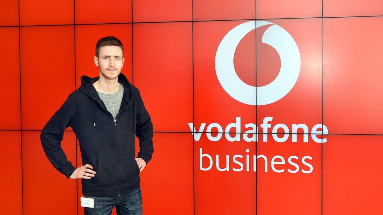 Gute Fachleute im IT-Bereich sind gefragt: Leon Kersten macht bei Vodafone eine Ausbildung zum Fachinformatiker.