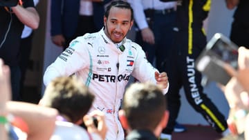 The Guardian (England): "Lewis Hamilton hat in der Vergangenheit seine Bewunderung für Ferrari gezeigt. Auf dem Ring vom Großen Preis von Spanien an diesem Wochenende haben sich die Fragen eines möglichen Wechsels zur Scuderia in der Zukunft einmal mehr zerstreut."