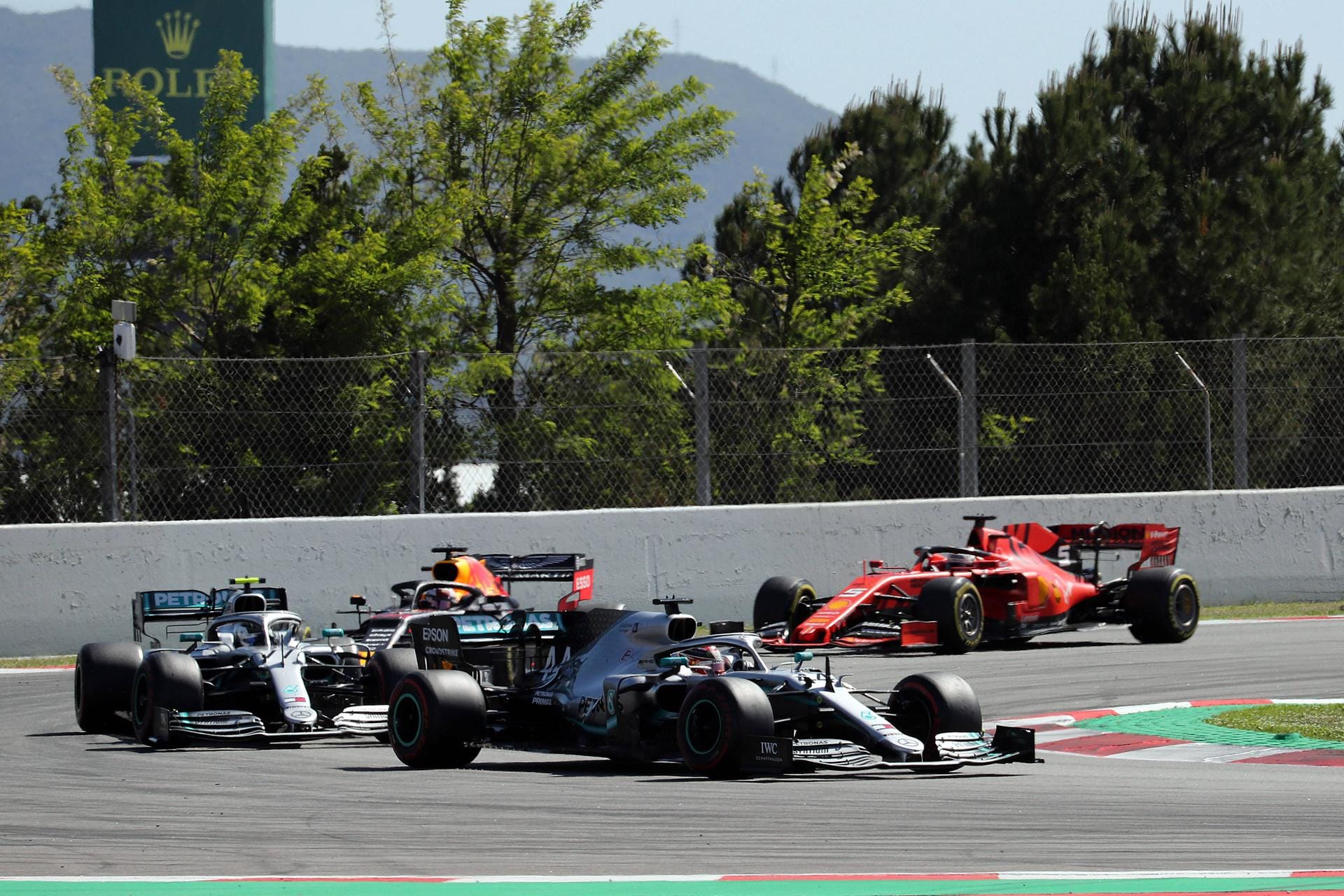 Mundo Deportivo (Spanien): "Nach dem fünften Sieg in Folge auf dem Circuit de Catalunya, diesmal angeführt von Lewis Hamilton vor Valtteri Bottas, vergrößert Mercedes seine Legende und baut den Rekord des besten Starts in der Geschichte eines Teams aus."