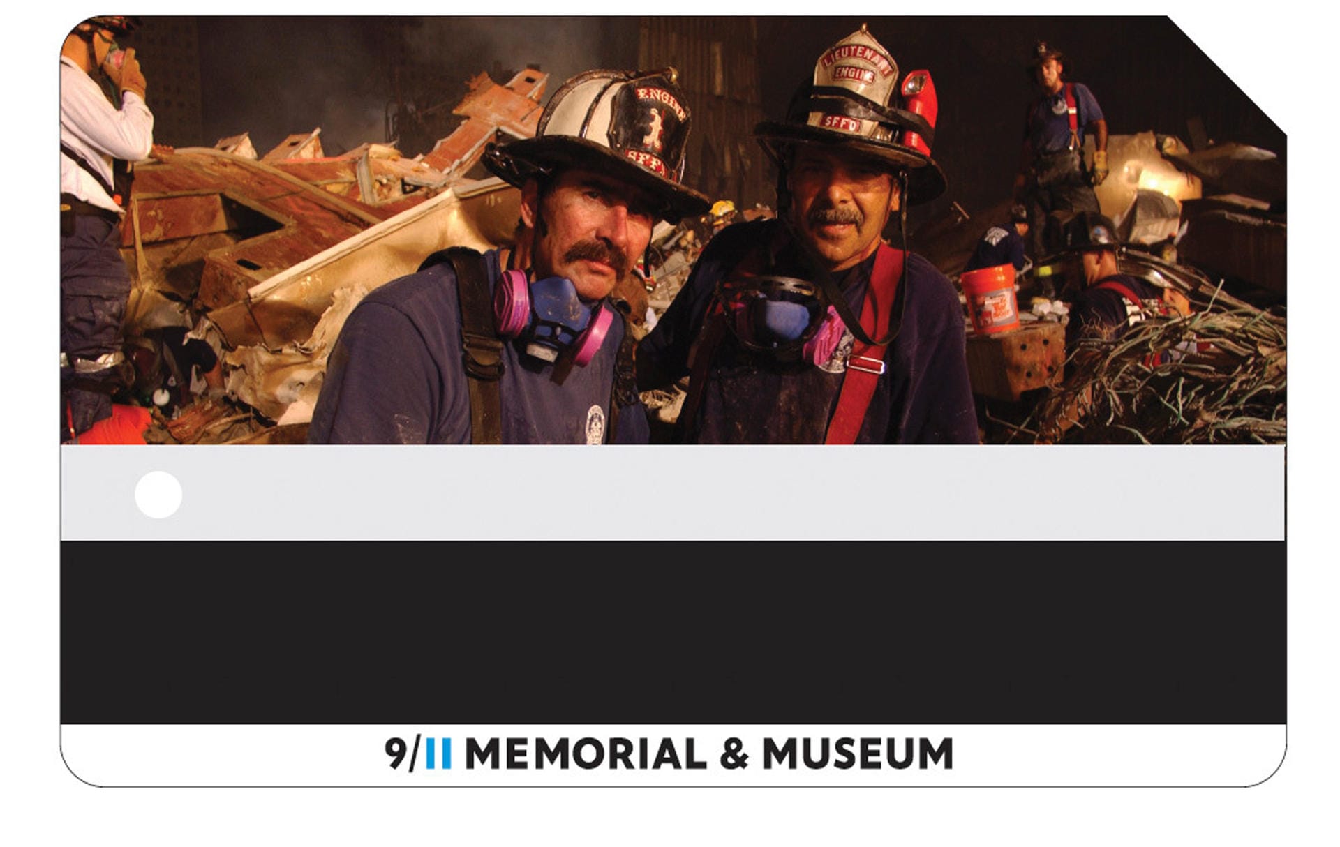 Sie tragen Bilder von Feuerwehrleuten auf der Suche nach Überlebenden, Polizisten, Spürhunden oder anderen Helfern.