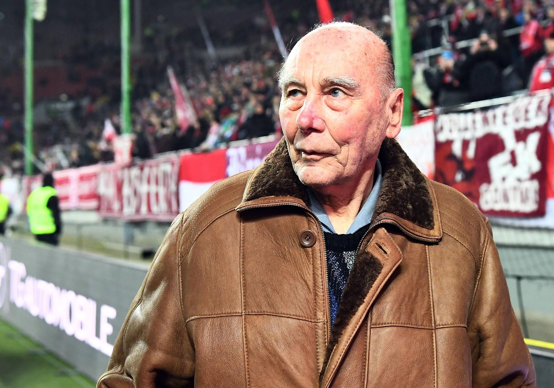 1954er-Weltmeister Horst Eckel: "Ich tippe auf ein spannendes Finale bis zur letzten Minute, weil sowohl Bayern mit Frankfurt als auch der BVB mit Gladbach noch sehr schwere Gegner haben. Letztlich werden die Bayern ihren Vorsprung aber verteidigen."