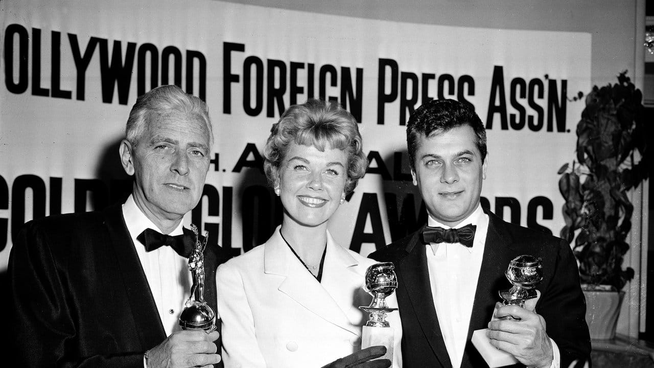 Doris Day und Tony Curtis (r) wurde 1958 als beliebteste Schauspieler mit einem Golden Golden Award/Henrietta Award ausgezeichnet. Doris Day und Tony Curtis (r) wurde 1958 als beliebteste Schauspieler mit einem Golden Golden Award/Henrietta Award ausgezeichnet.