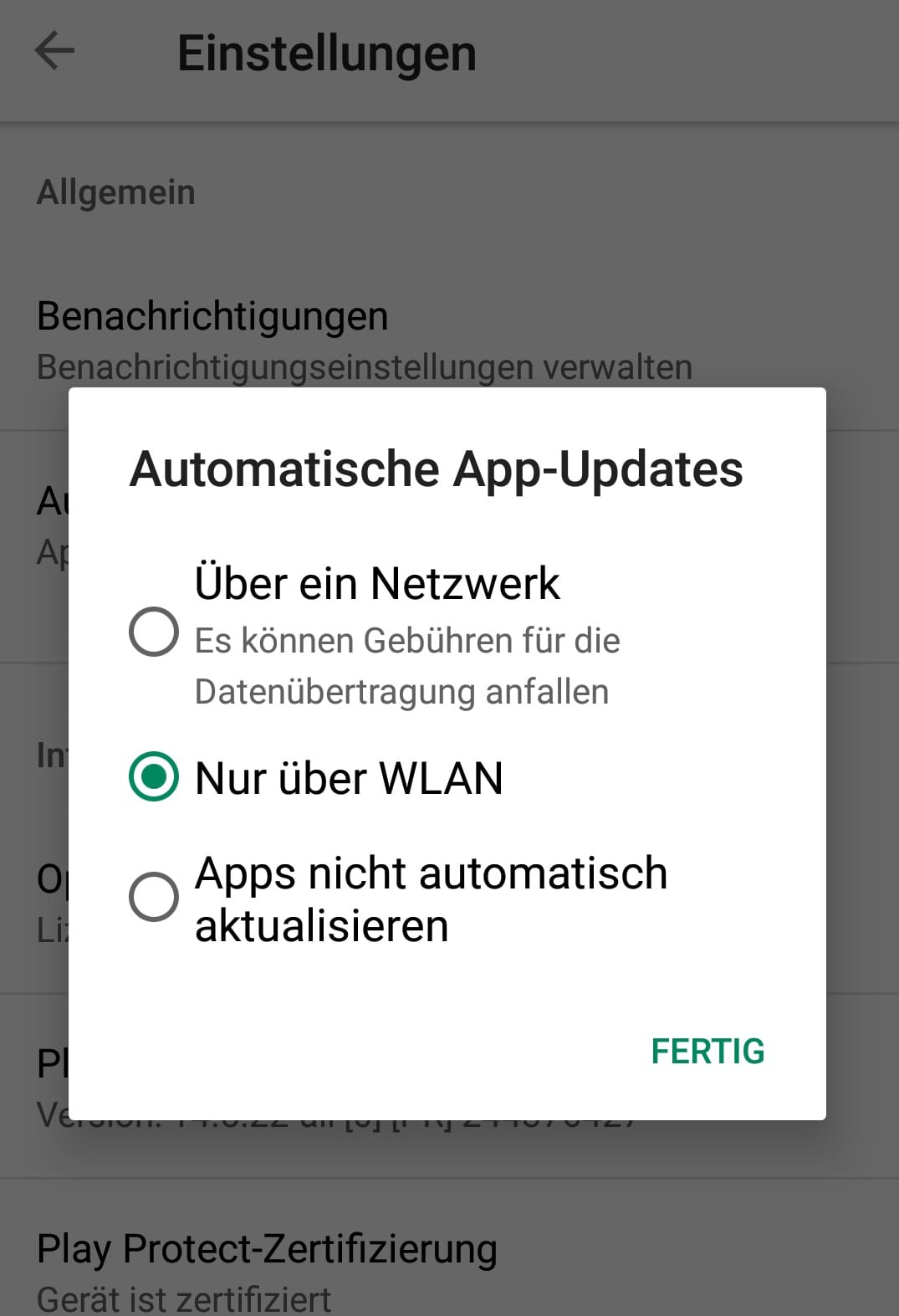 Hier haben Sie die Optionen zwischen Updates "über ein Netzwerk" (dabei kann mobiles Datenvolumen verbraucht werden), "nur über WLAN" oder die Möglichkeit, automtaische Aktualisierungen auszuschalten.