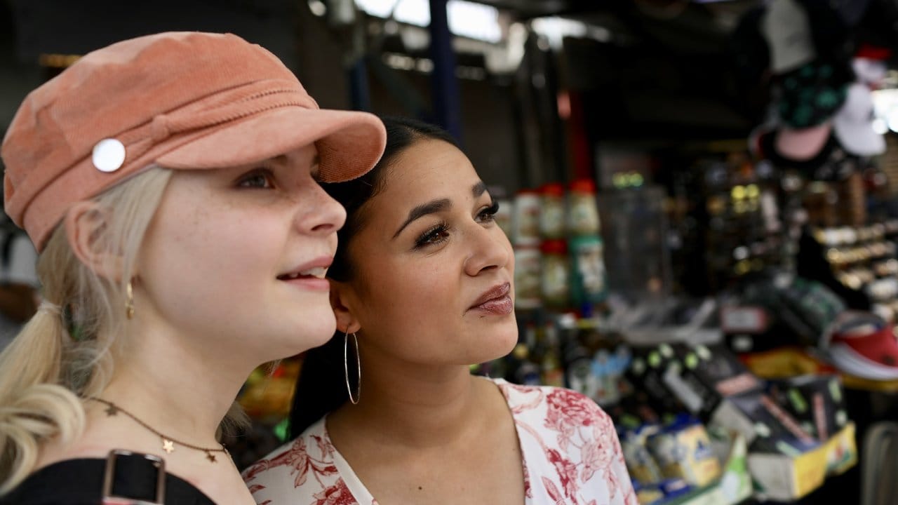 Die S!sters Carlotta Truman (l) und Laurita Spinelli besuchen den Karmelmarkt. Die S!sters Carlotta Truman (l) und Laurita Spinelli besuchen den Karmelmarkt.