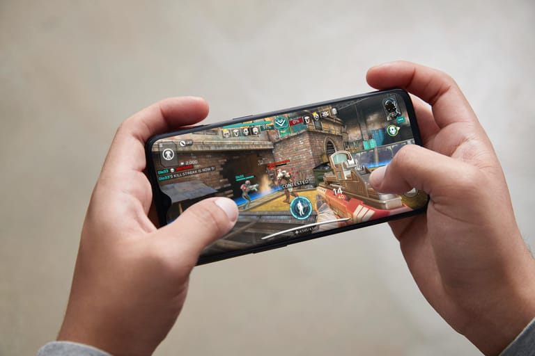 OnePlus hatte bei der Entwicklung des Smartphones auch Gamer im Sinn. Das Gerät ist wassergekühlt und hat einen verbesserten Gaming-Modus. Der soll mehr Leistung für Spiele bereitstellen und Anrufe und Benachrichtigungen blockieren.