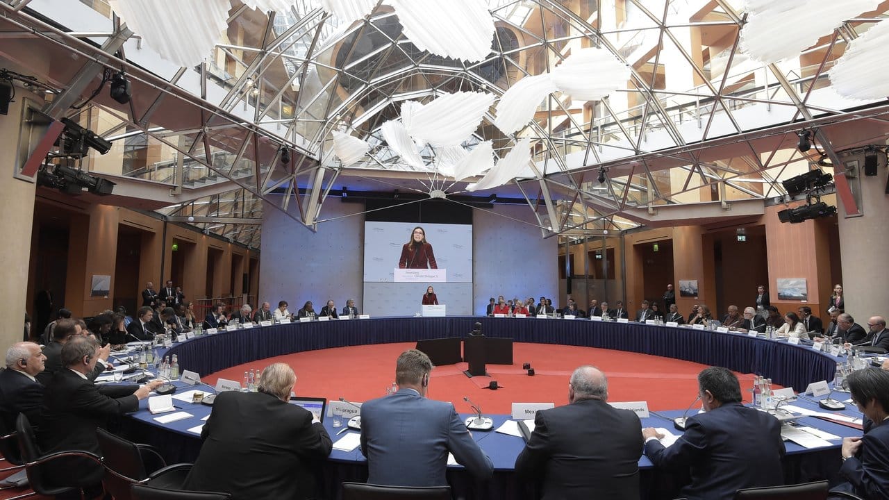 Die chilenische Umweltministerin Carolina Schmidt spricht während der Sitzung am zweiten Tag beim 10. Die chilenische Umweltministerin Carolina Schmidt spricht während der Sitzung am zweiten Tag beim 10.