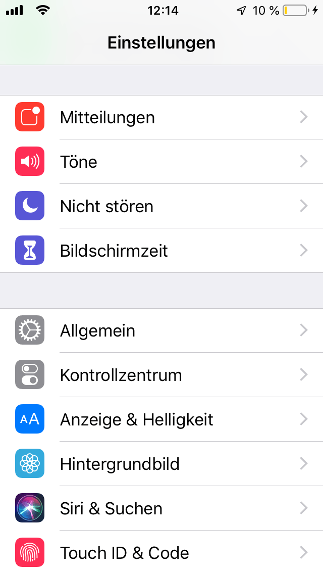 Die Updates für das Betriebssystem finden Sie in der App "Einstellungen", und zwar unter dem Menüpunkt "Allgemein" und "Softwareupdate".