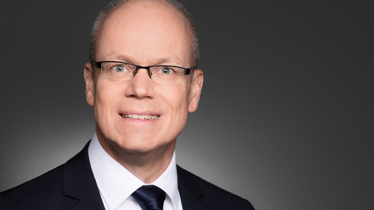 Ulrich Binnebößel ist Experte für Zahlungsverkehrsfragen beim Handelsverband Deutschland (HDE). Ulrich Binnebößel ist Experte für Zahlungsverkehrsfragen beim Handelsverband Deutschland (HDE).
