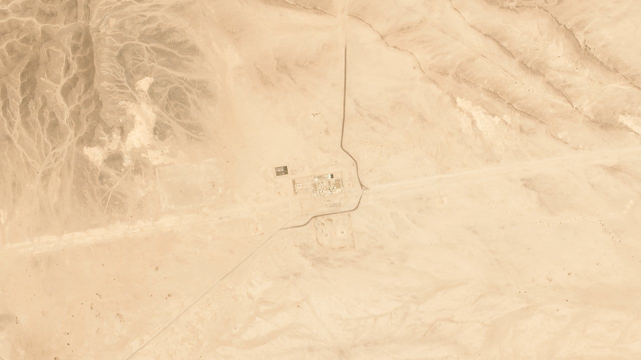 Satellitenbild von einer Ölpipeline in Saudi-Arabien.