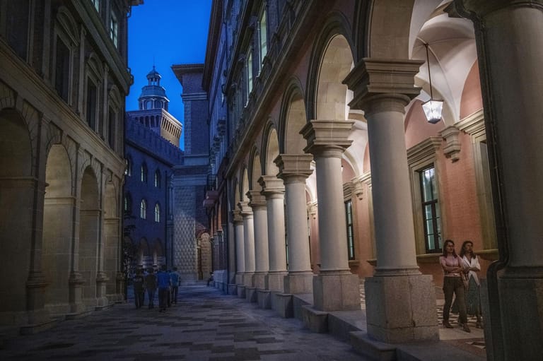 Bilder wie aus dem Italienurlaub: Die Gassen und Säulengänge erinnern an Altstadt von Rom, Venedig oder Sienna.