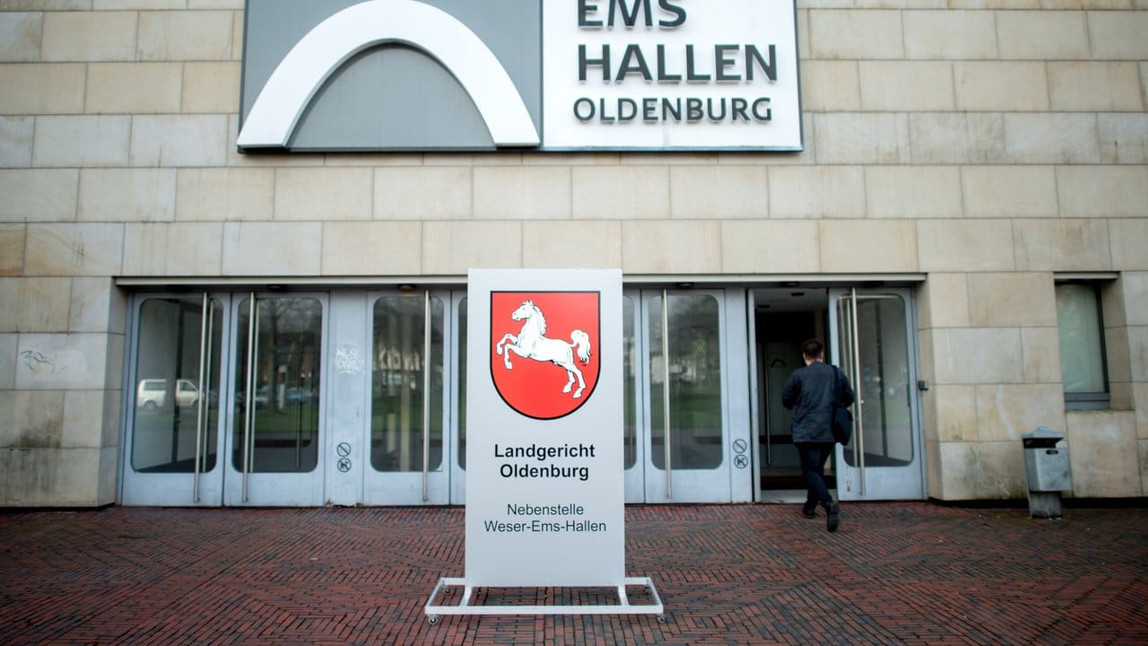 Im Prozess gegen den Patientenmörder und Ex-Krankenpfleger Niels Högel beginnen die Plädoyers am Landgericht Oldenburg.