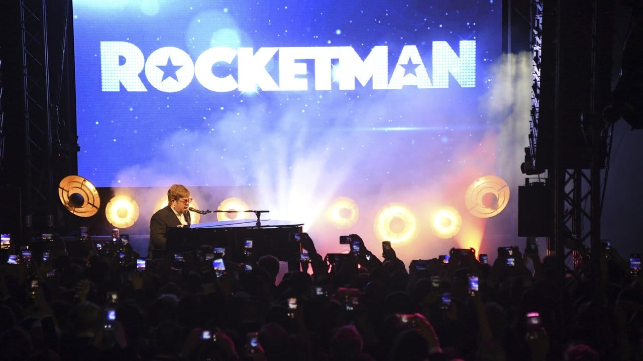 Elton John sorgt bei der "Rocketman"-Party für die Musik.