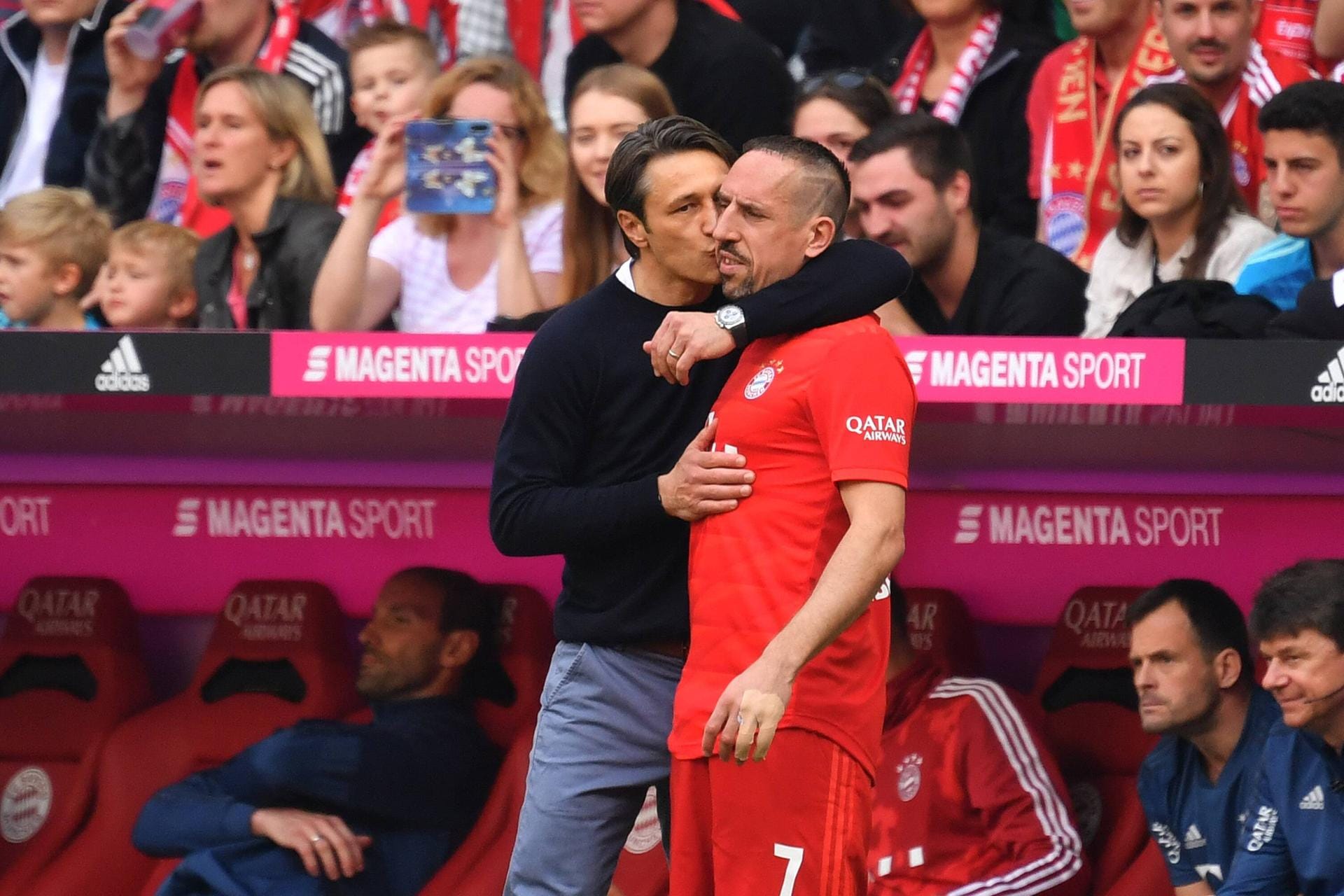 Torschütze Franck Ribéry (r.) zu Trainer Niko Kovac: "Natürlich war es ab und zu schwer. Ein Trainer bracht aber Zeit. Er ist ein guter Mensch. Ich hoffe, er bleibt bei Bayern."