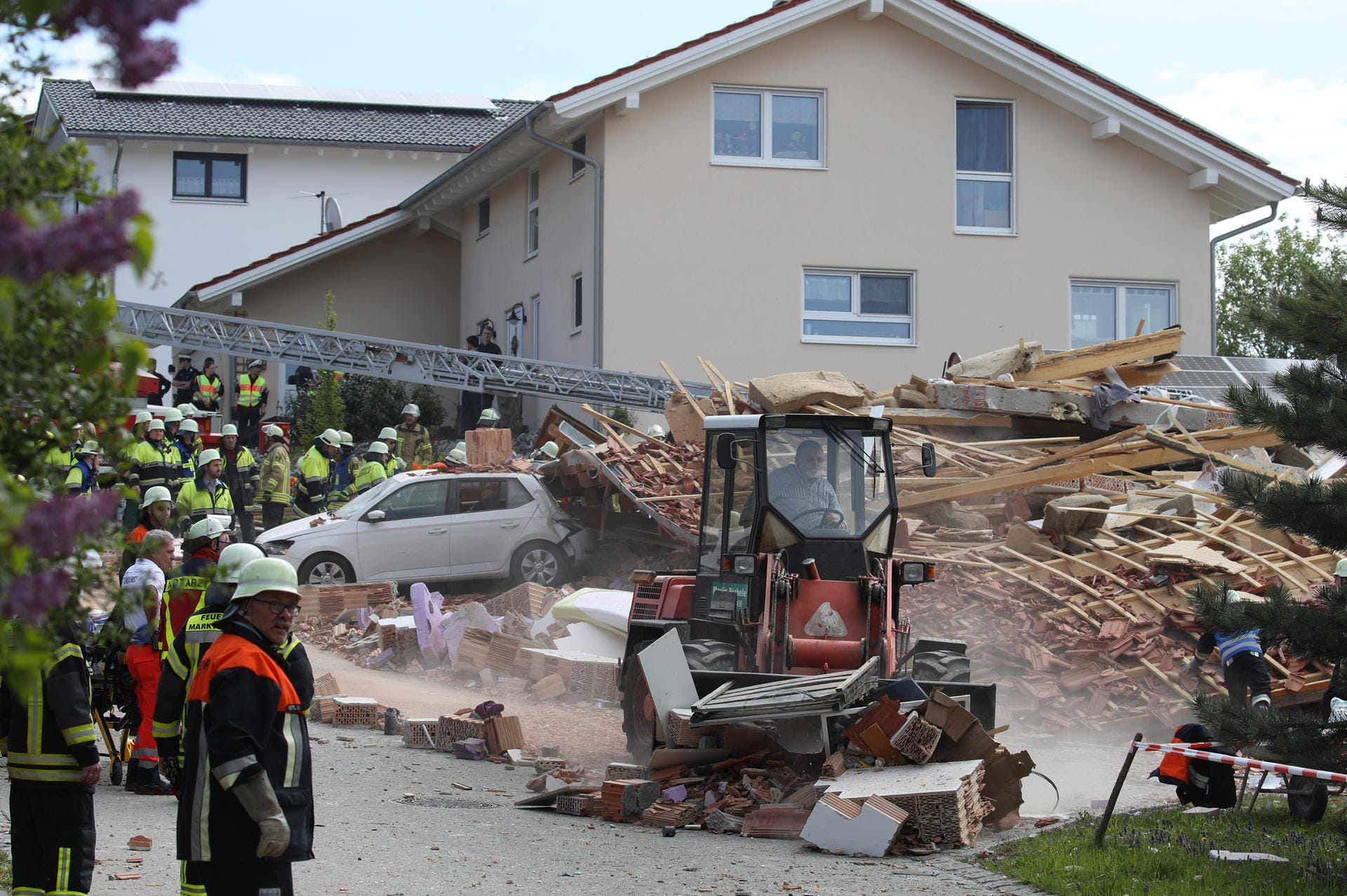 Das explodierte Haus hatte mal drei Stockwerke – jetzt sind nur noch Trümmer übrig.