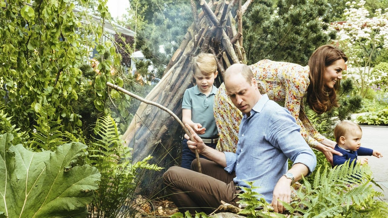 Die Herzogin von Cambridge mit ihrer Familie im Grünen. Die Herzogin von Cambridge mit ihrer Familie im Grünen.
